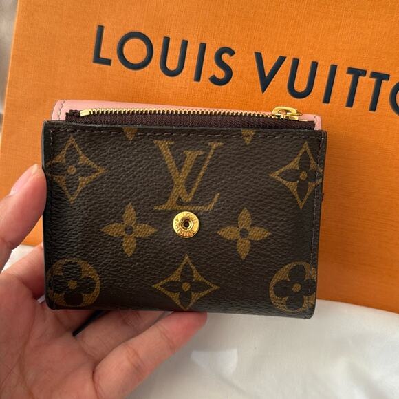 Louis Vuitton Zoe Wallet - Picture 5 of 10